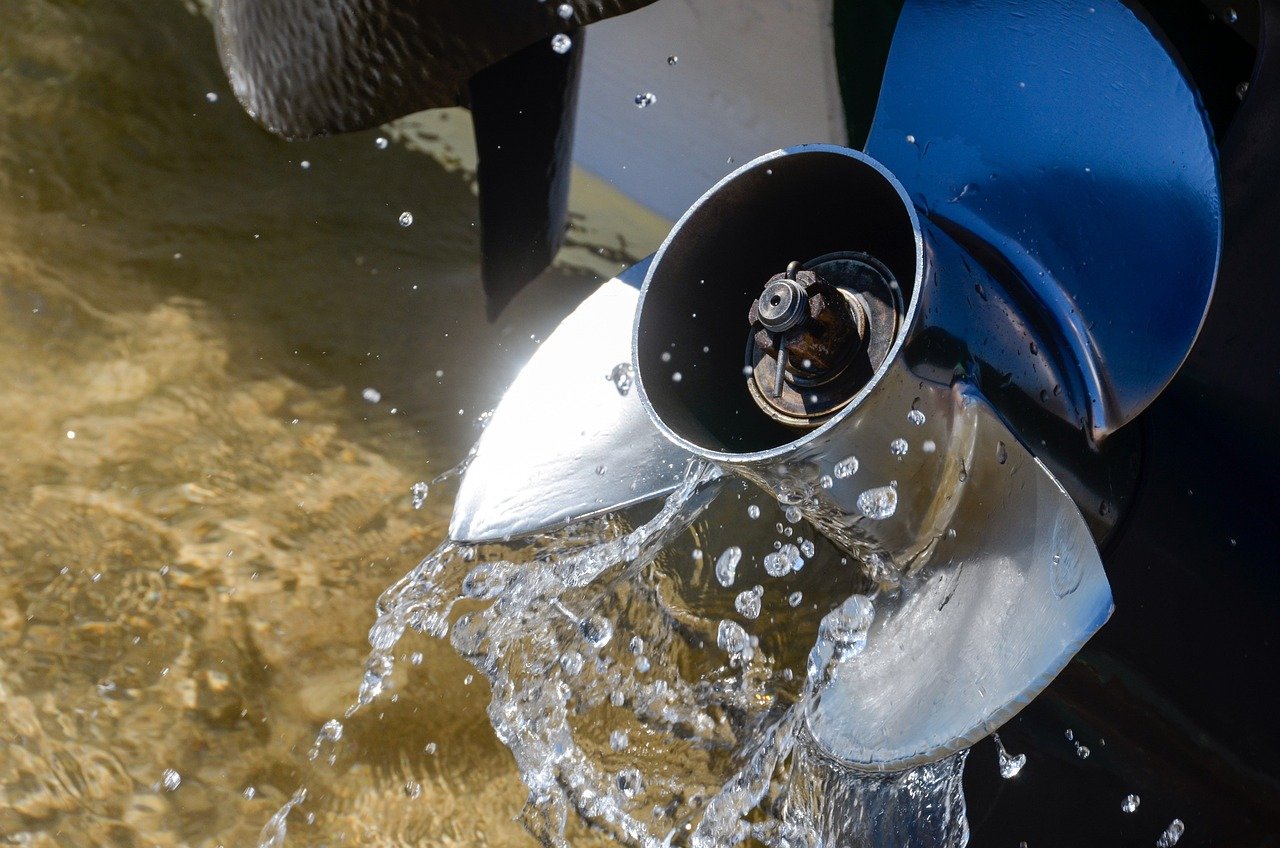 water, propeller, stole, energy, rotate, sheet, rotation, drive, engine, technology, power, boost, outboard motor, fisherman, fishing, boat, splash, detail, nature, details, detail shot, close up, thrust force